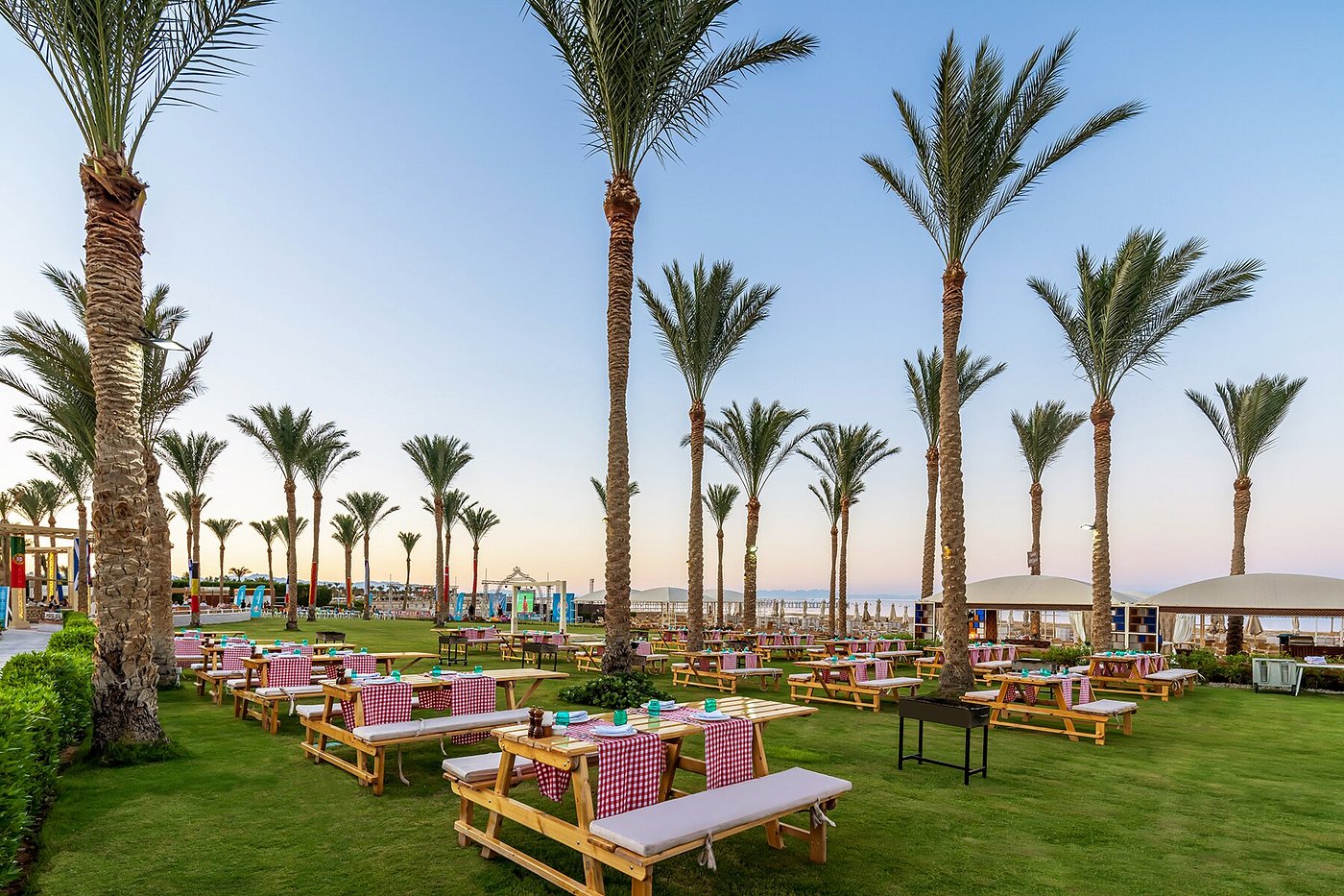 Rixos Premium Seagate — ღია რესტორანი პალმების ბაღში